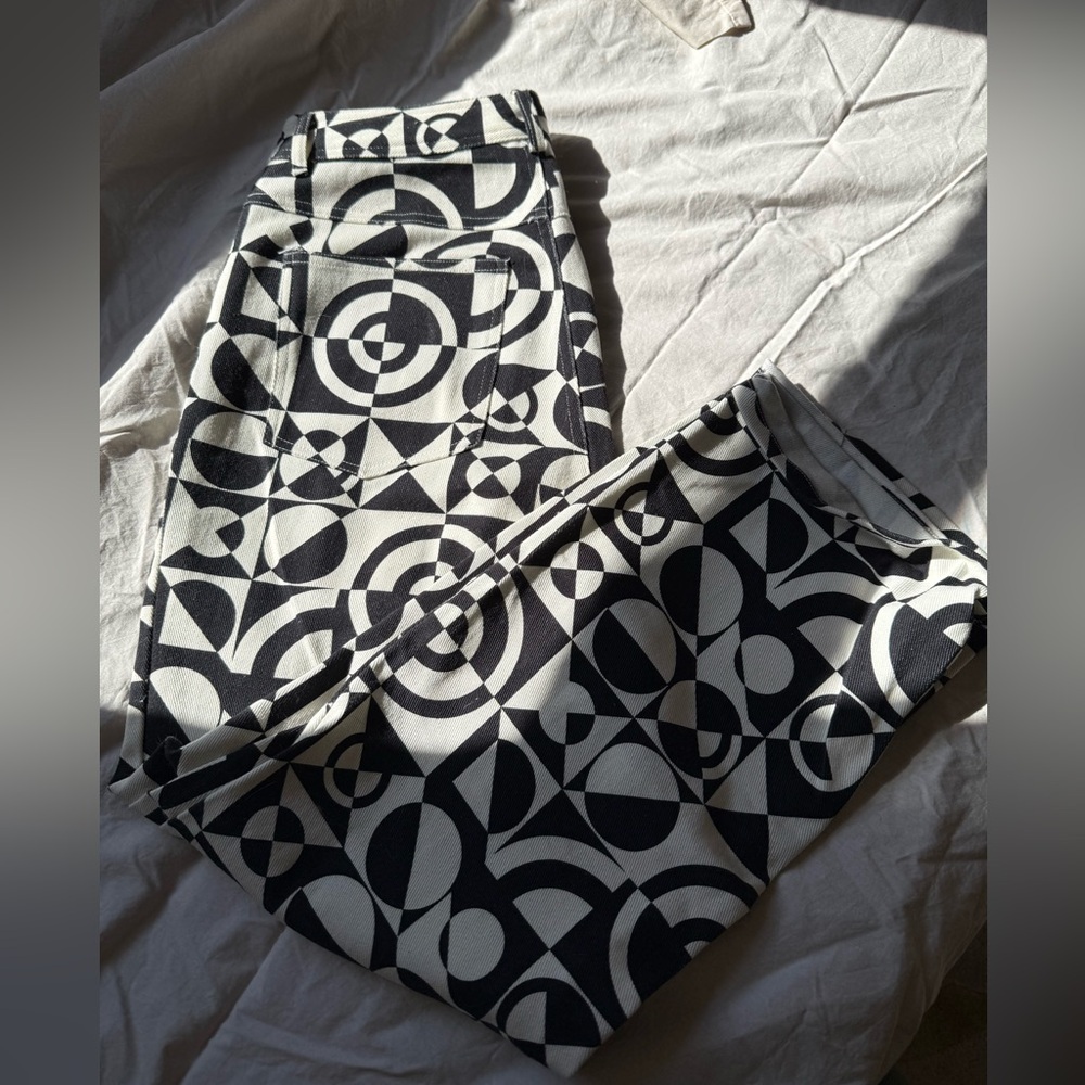 High-waist Geometric Black and White Denim Jeans